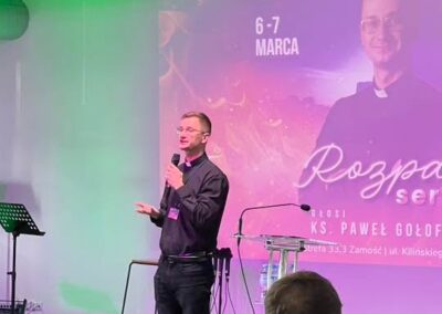 Zaczynamy rekolekcje głosi ks. Paweł Gołofit